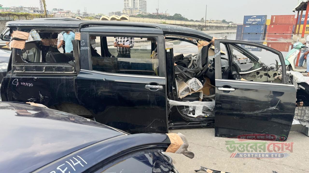পুরোনো যন্ত্রাংশ আমদানির আড়ালে জাপান থেকে এল দুটি বিলাসবহুল গাড়ি