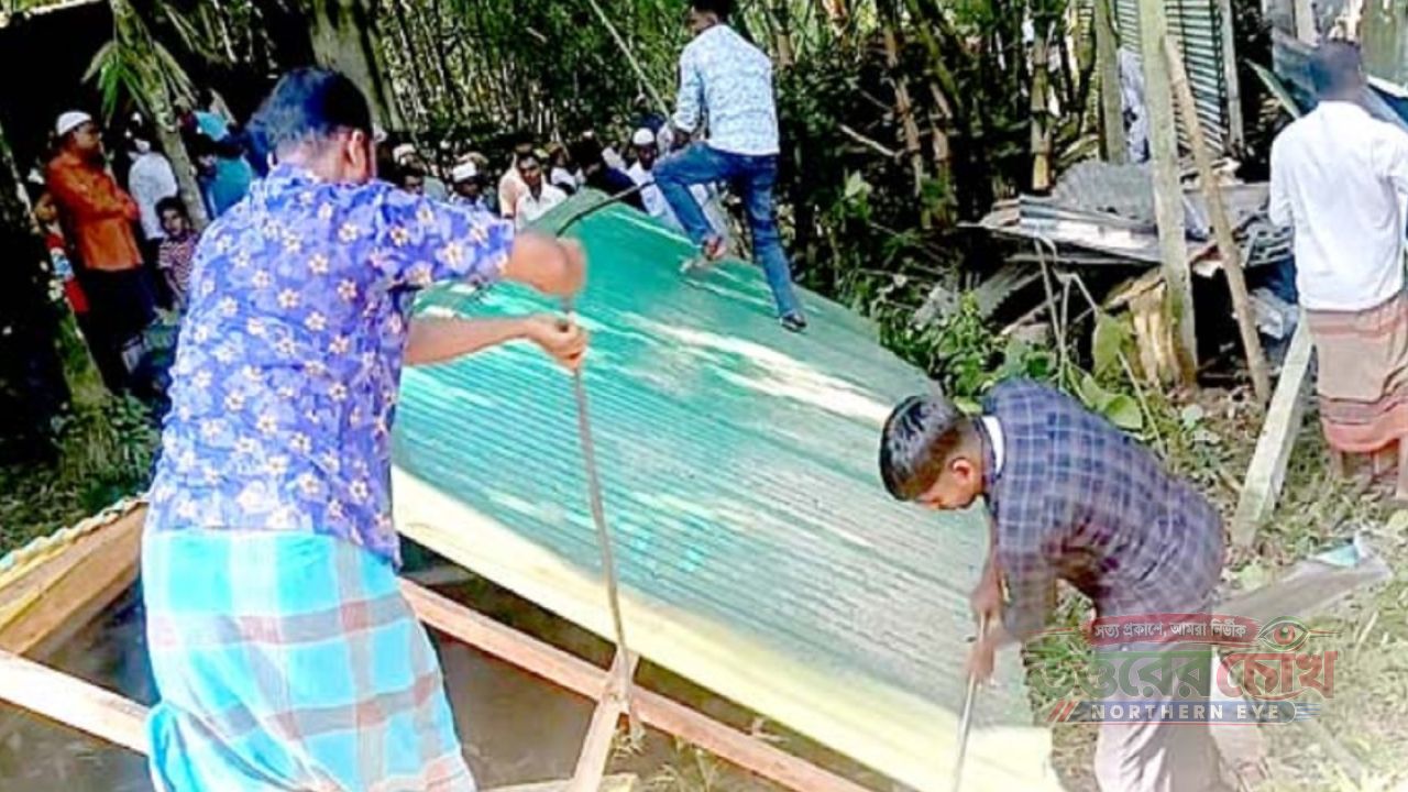 প্রতিবেশীর দ্বন্দ্বে বন্ধ কবরস্থানের রাস্তা, ঘর ভেঙে লাশ দাফন